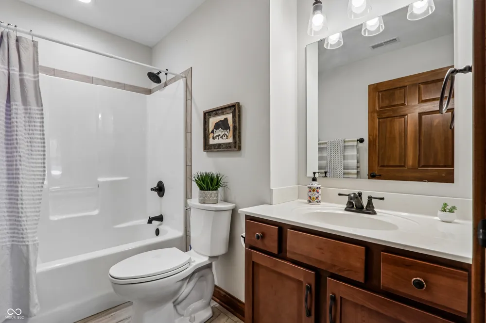 4935 W Harrisburg Court New Palestine, IN 46163