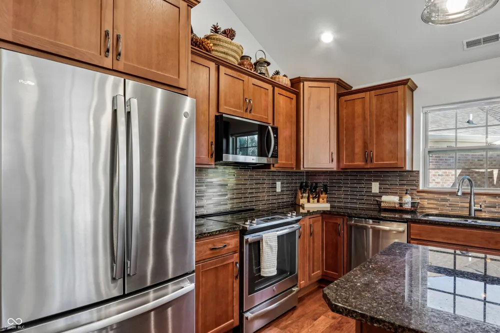 4935 W Harrisburg Court New Palestine, IN 46163