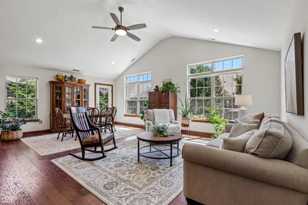 4935 W Harrisburg Court New Palestine, IN 46163