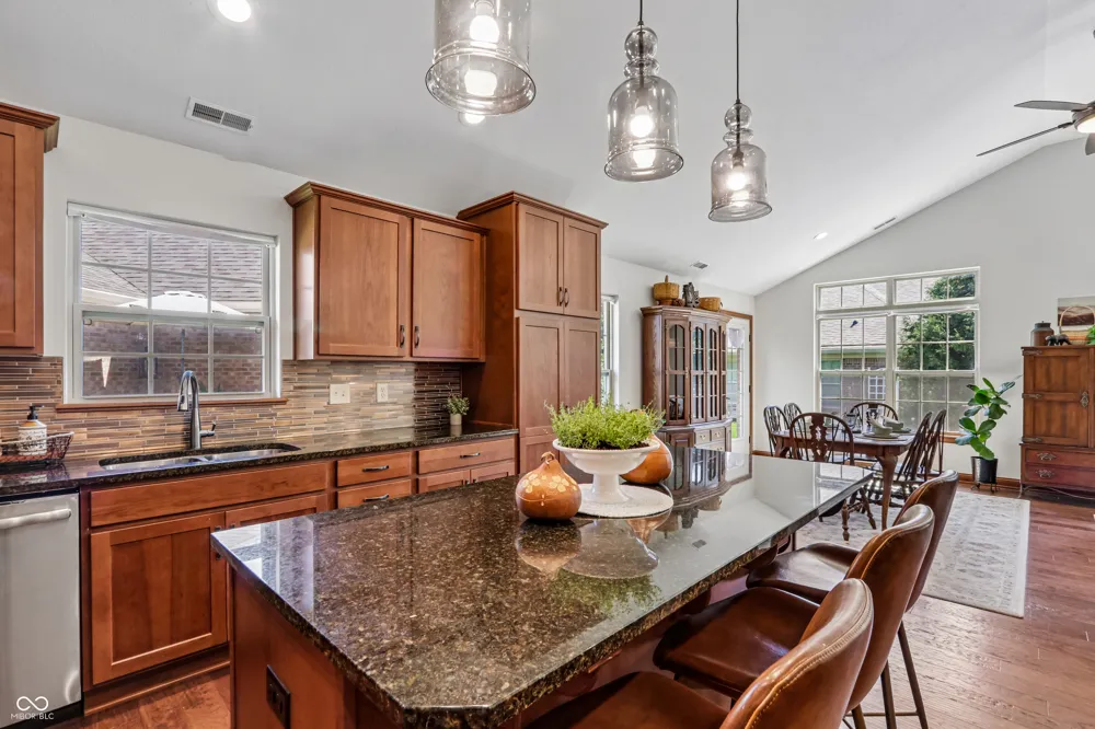 4935 W Harrisburg Court New Palestine, IN 46163