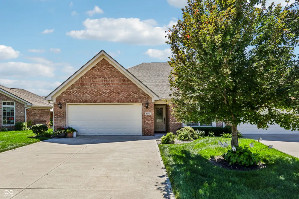 4935 W Harrisburg Court New Palestine, IN 46163