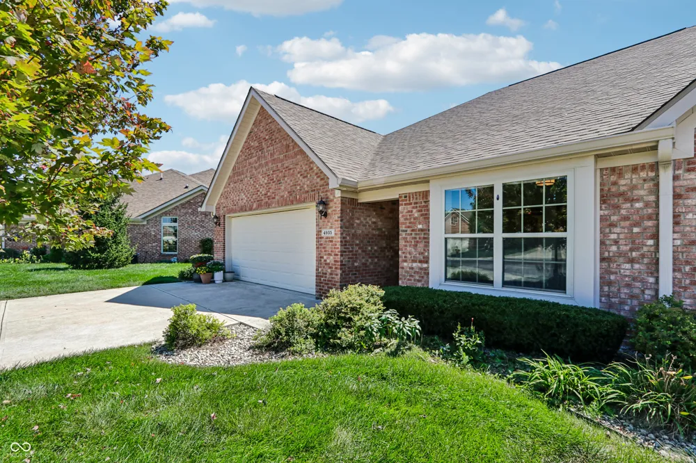 4935 W Harrisburg Court New Palestine, IN 46163