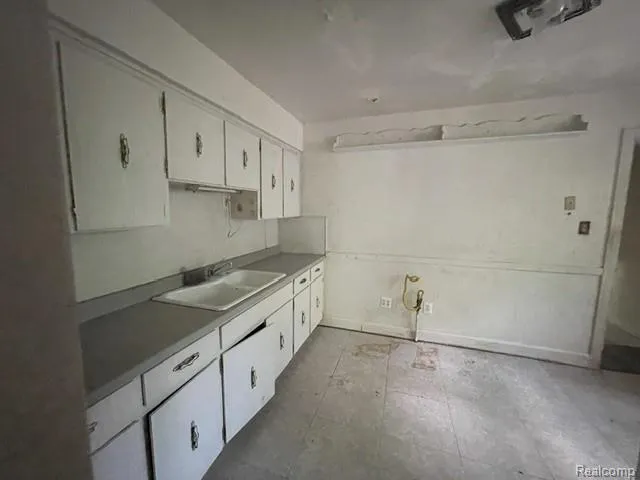 8930 Wayne Road Romulus City, MI 48174