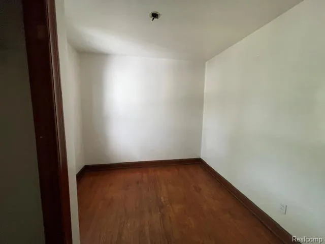 8930 Wayne Road Romulus City, MI 48174