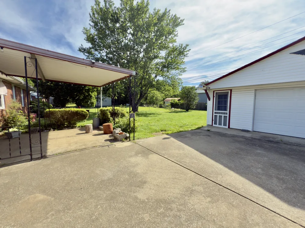 222 Yorktown Rd Clarksville, TN 37042