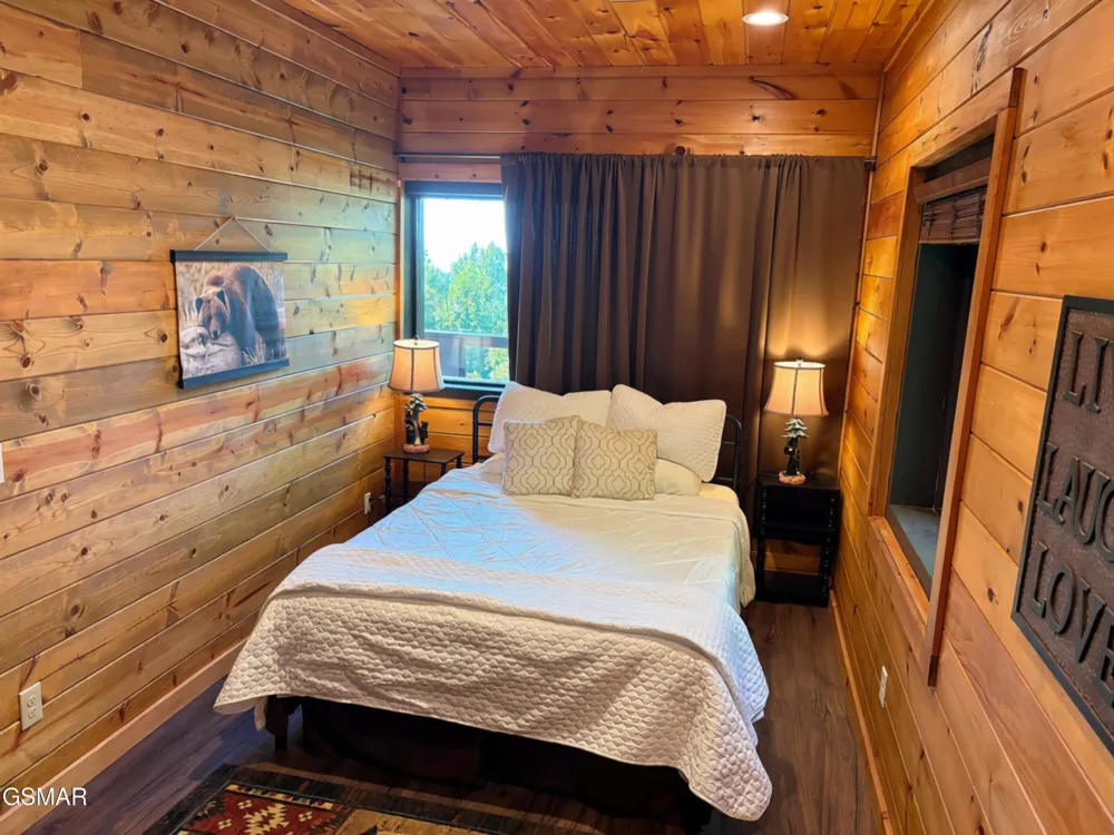 827 Kings Way Gatlinburg, TN 37738