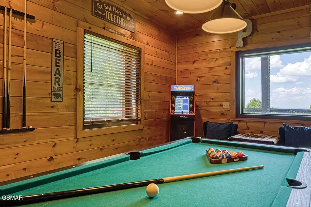 827 Kings Way Gatlinburg, TN 37738