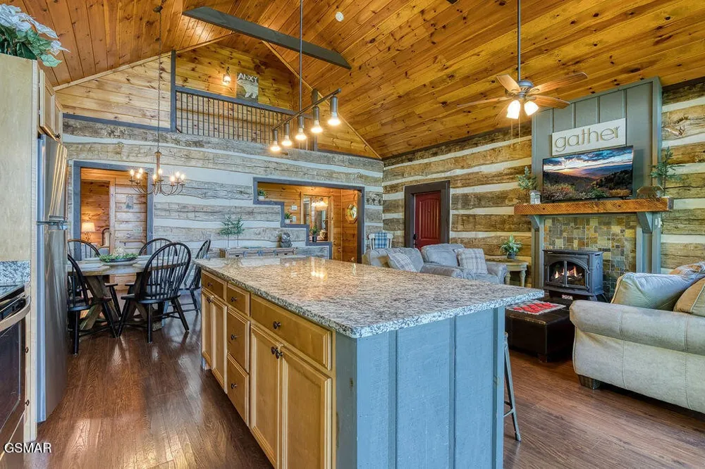 827 Kings Way Gatlinburg, TN 37738