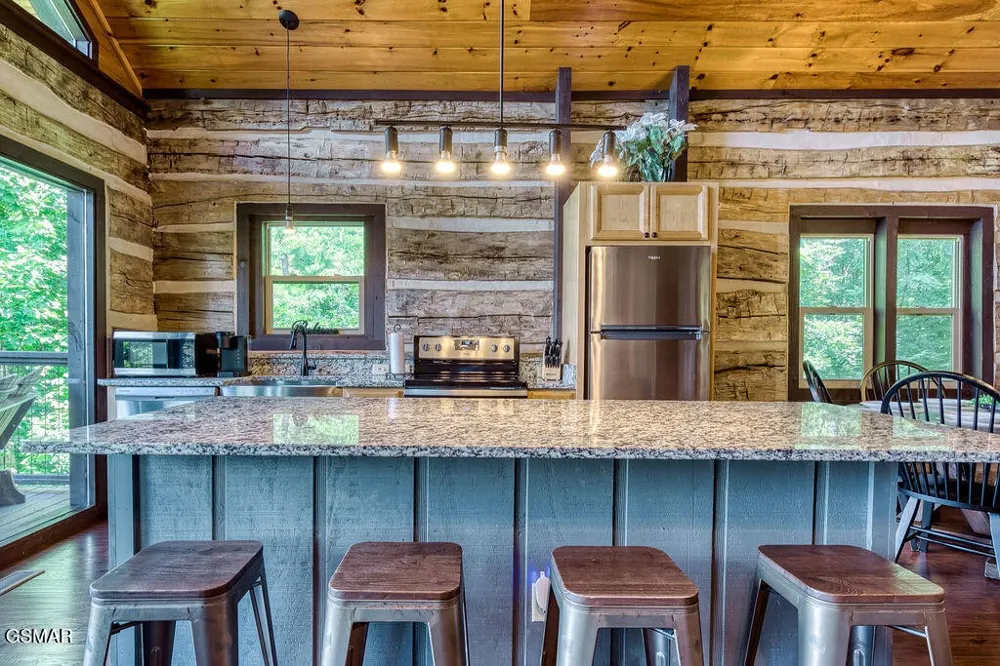 827 Kings Way Gatlinburg, TN 37738