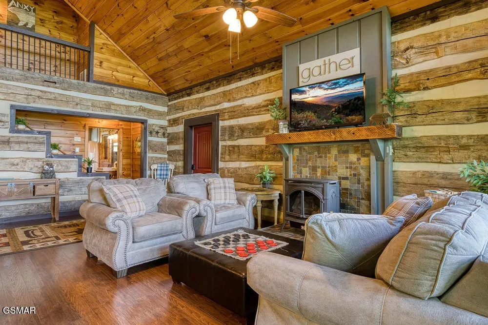 827 Kings Way Gatlinburg, TN 37738