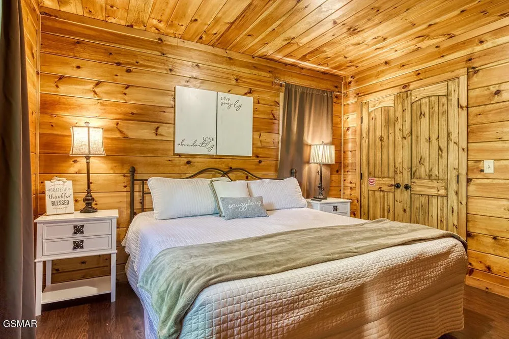 827 Kings Way Gatlinburg, TN 37738