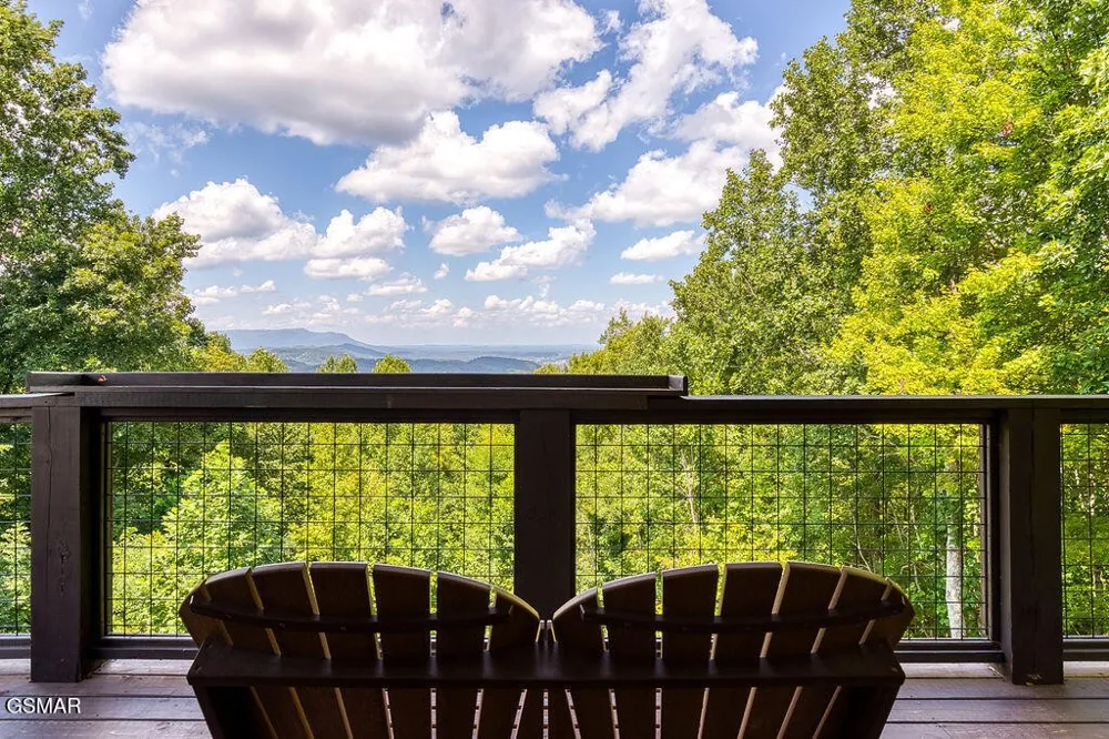 827 Kings Way Gatlinburg, TN 37738
