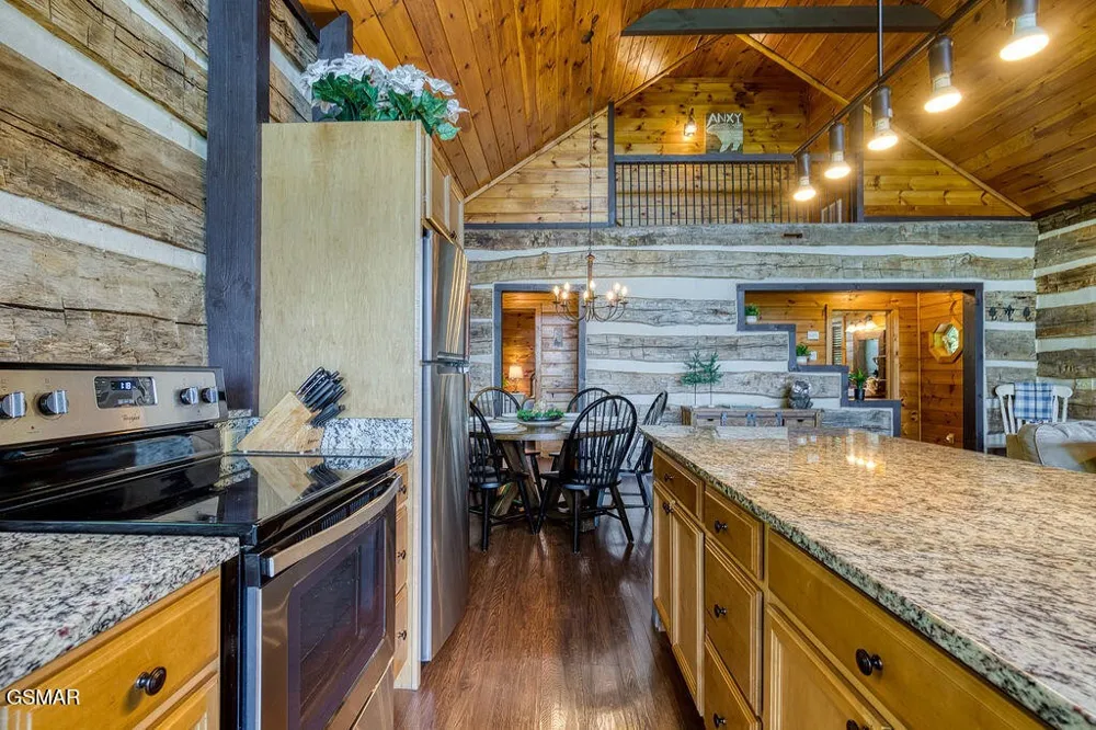 827 Kings Way Gatlinburg, TN 37738