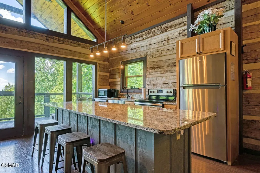 827 Kings Way Gatlinburg, TN 37738