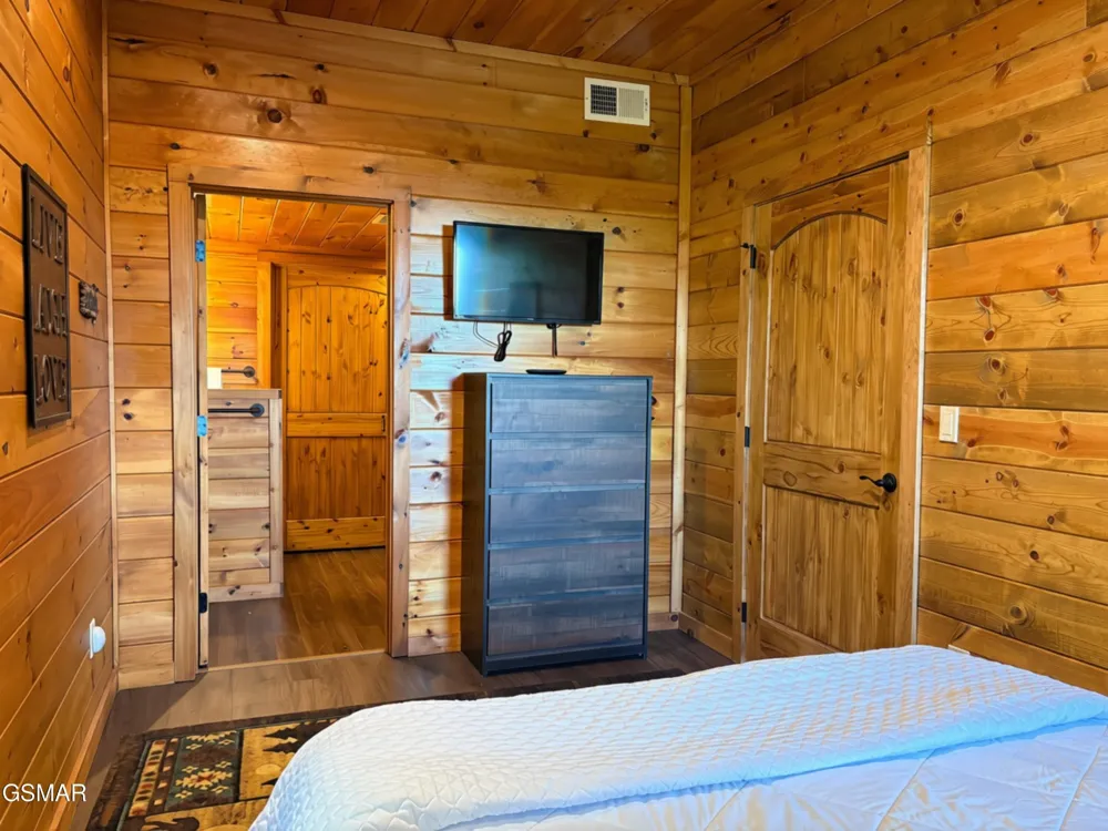827 Kings Way Gatlinburg, TN 37738