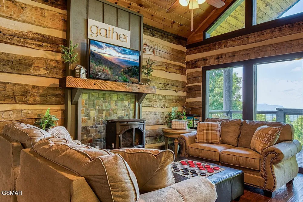 827 Kings Way Gatlinburg, TN 37738