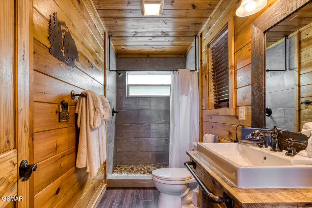 827 Kings Way Gatlinburg, TN 37738
