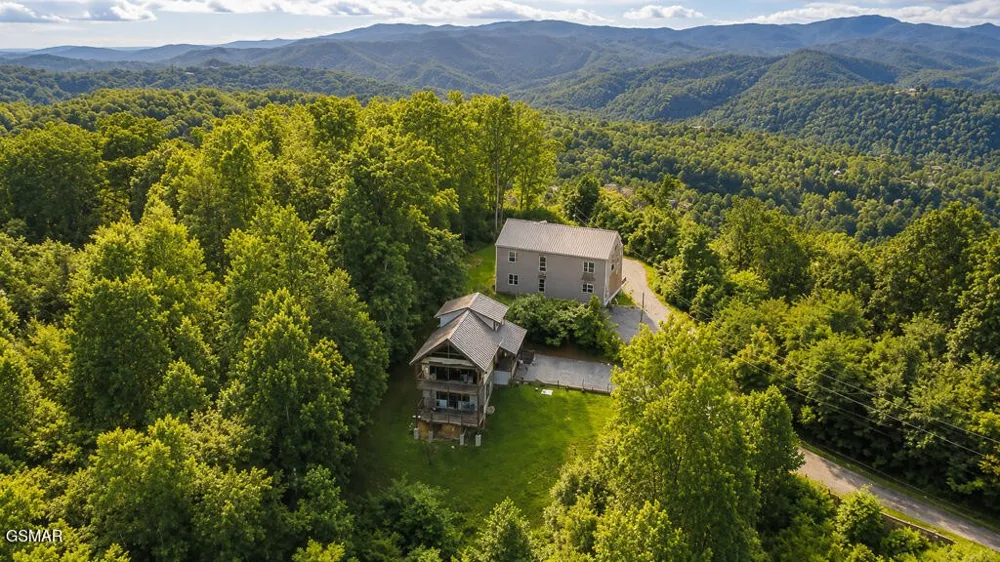 827 Kings Way Gatlinburg, TN 37738