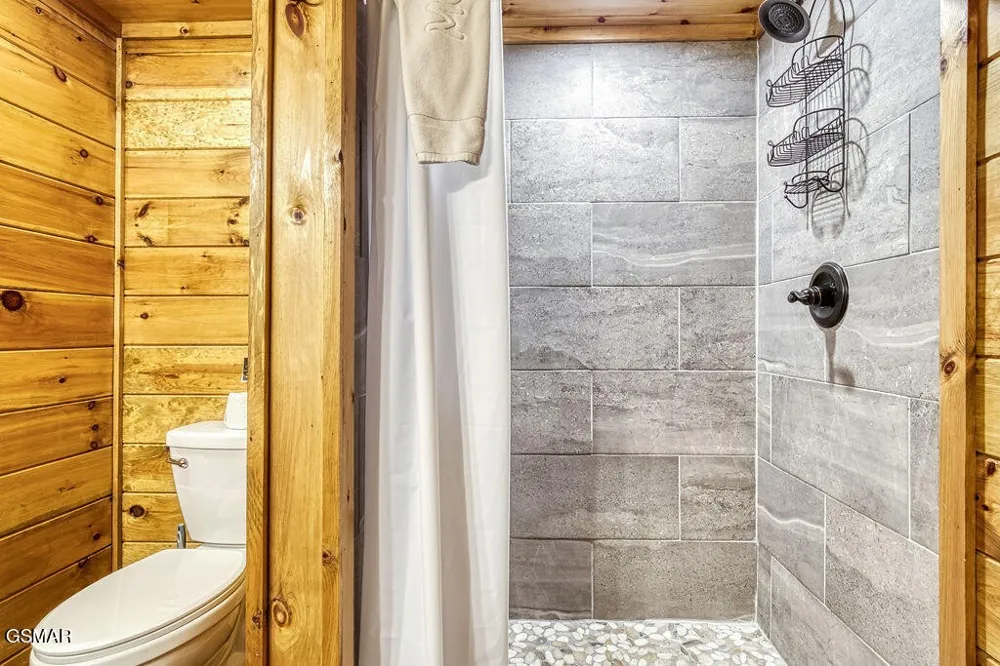 827 Kings Way Gatlinburg, TN 37738