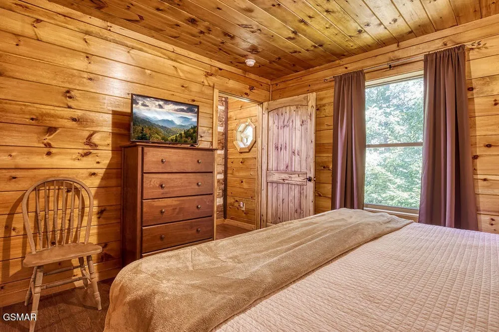 827 Kings Way Gatlinburg, TN 37738