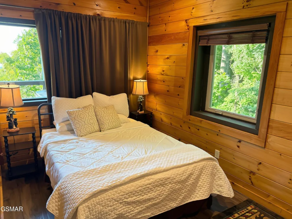 827 Kings Way Gatlinburg, TN 37738