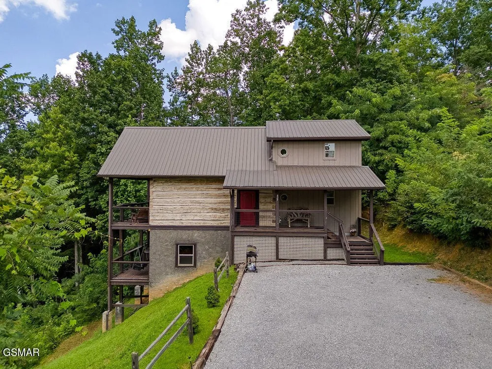 827 Kings Way Gatlinburg, TN 37738
