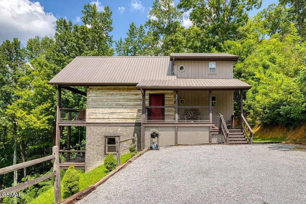 827 Kings Way Gatlinburg, TN 37738
