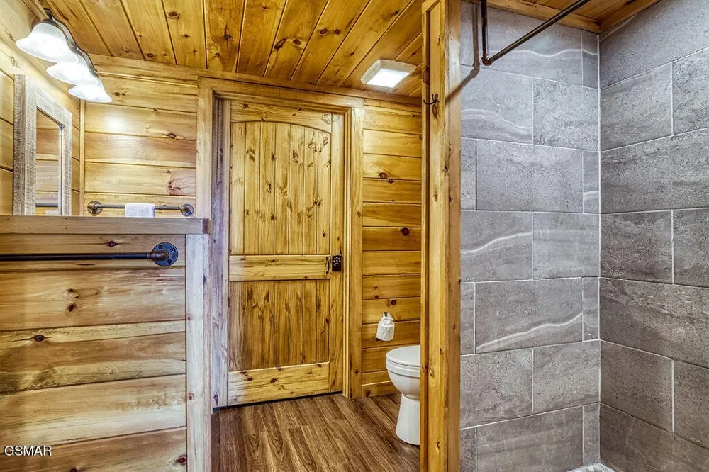 827 Kings Way Gatlinburg, TN 37738