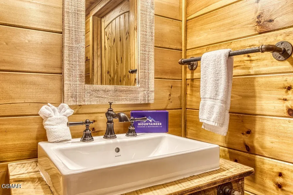 827 Kings Way Gatlinburg, TN 37738