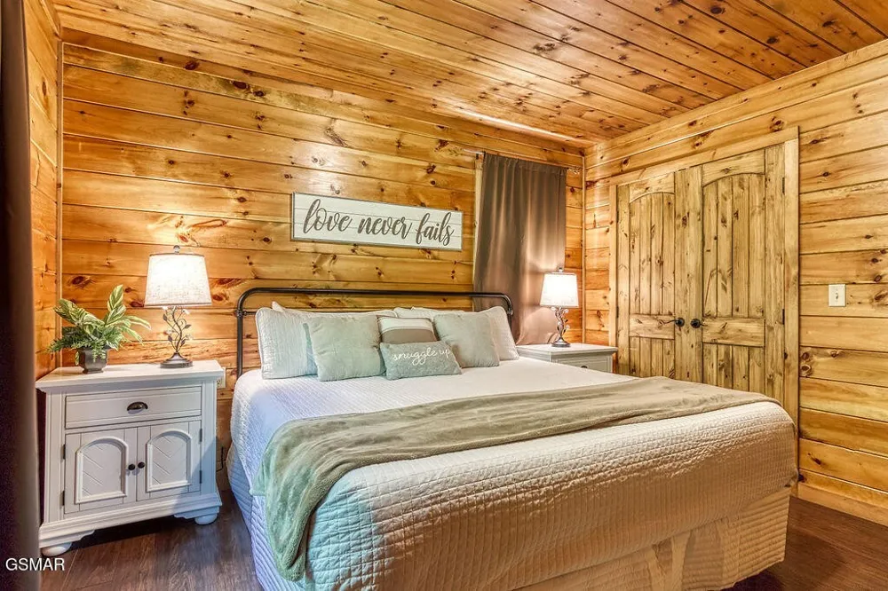 827 Kings Way Gatlinburg, TN 37738