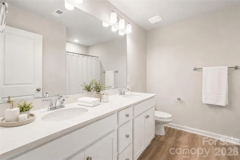 2224 Dardan Woods Drive Charlotte, NC 28215