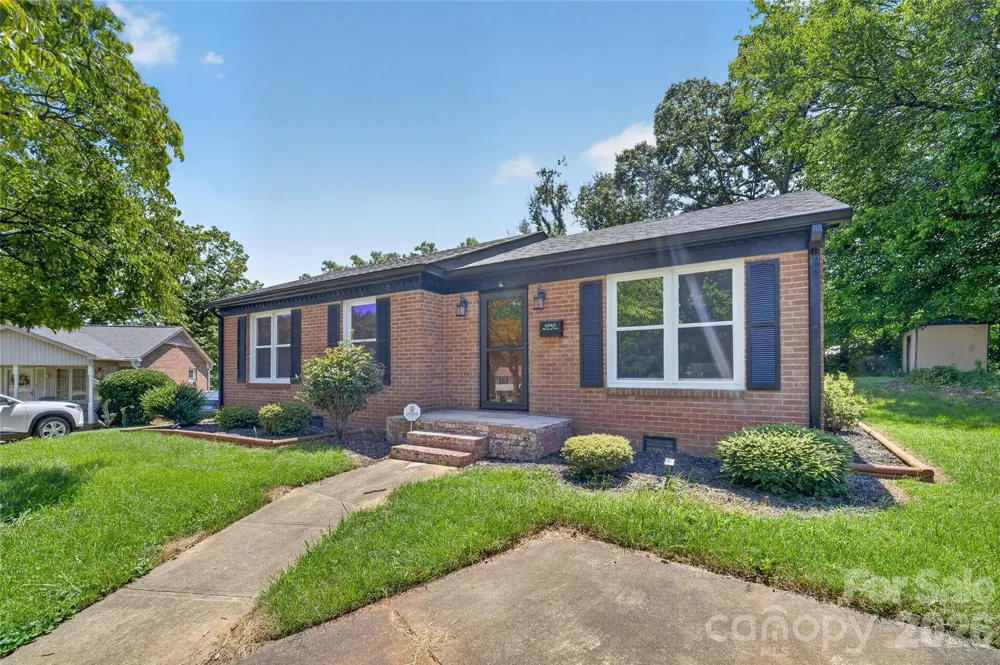 4040 Burnham Court Winston Salem, NC 27105