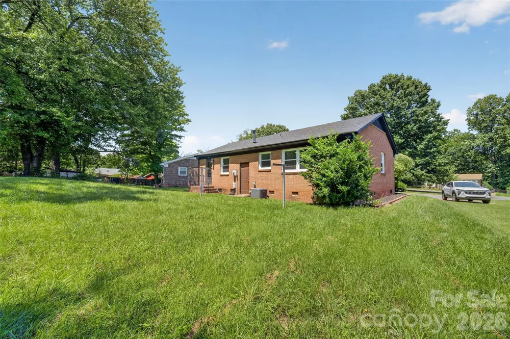 4040 Burnham Court Winston Salem, NC 27105