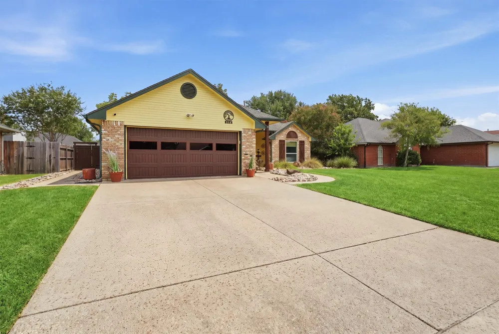 215 Morene Avenue Waxahachie, TX 75165