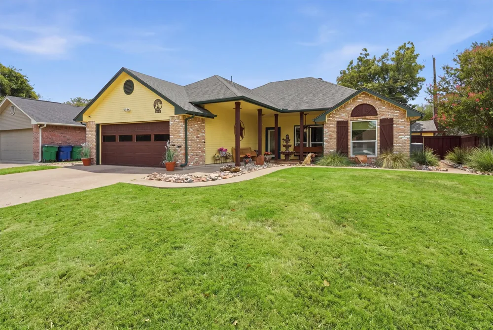 215 Morene Avenue Waxahachie, TX 75165