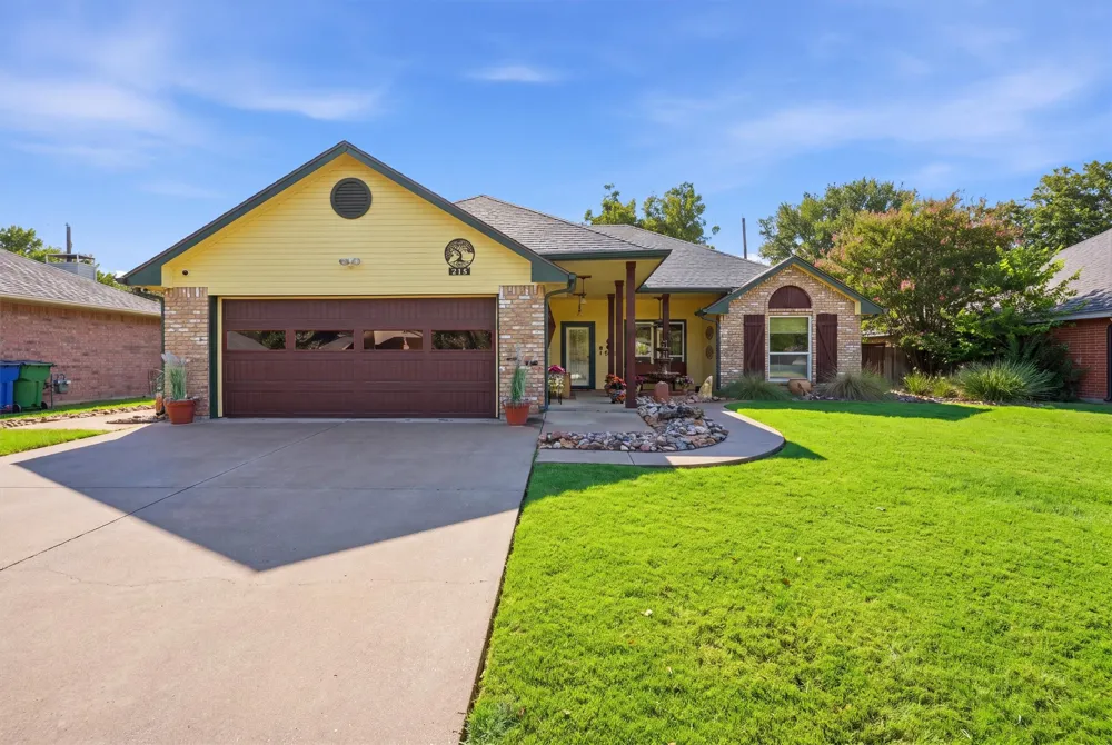 215 Morene Avenue Waxahachie, TX 75165