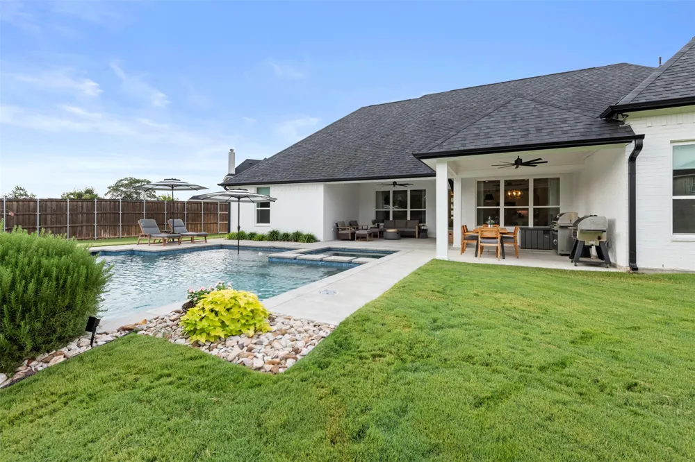 105 Kaya Court Weatherford, TX 76087