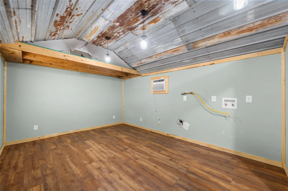 2027 VZ County Road 3104 Edgewood, TX 75117