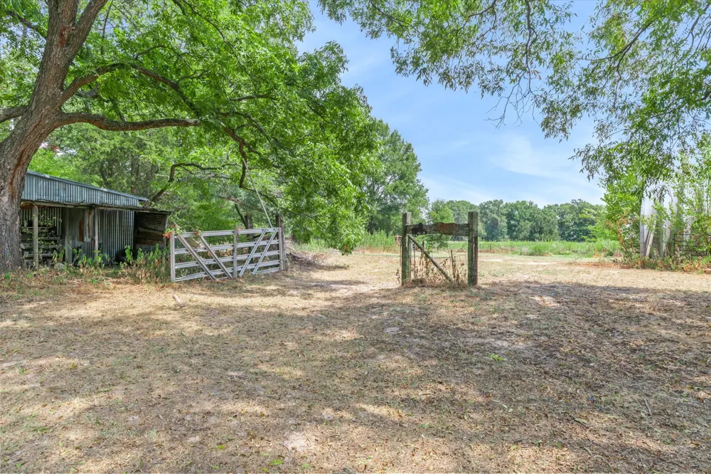 2027 VZ County Road 3104 Edgewood, TX 75117