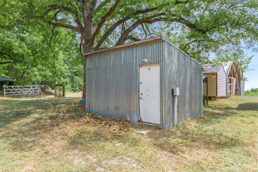 2027 VZ County Road 3104 Edgewood, TX 75117