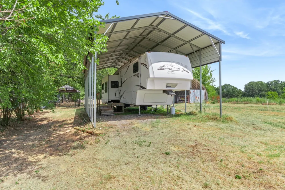 2027 VZ County Road 3104 Edgewood, TX 75117