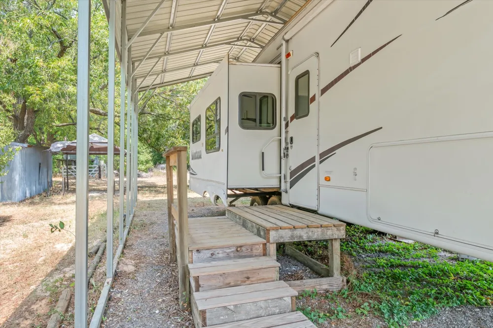 2027 VZ County Road 3104 Edgewood, TX 75117