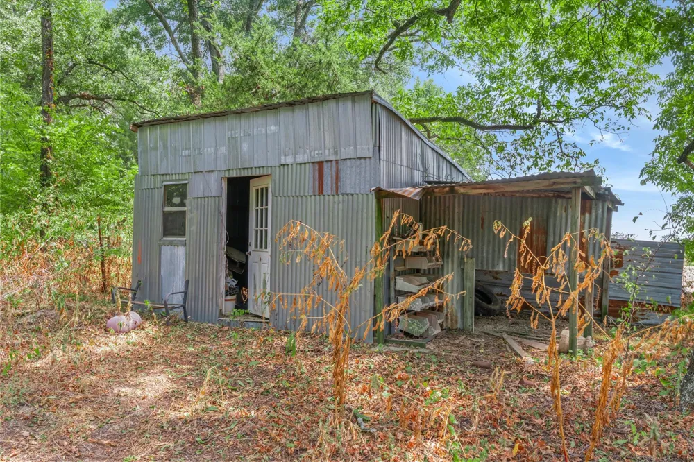 2027 VZ County Road 3104 Edgewood, TX 75117