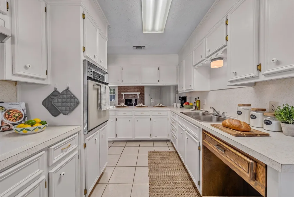3256 Village Park Drive Waco, TX 76708