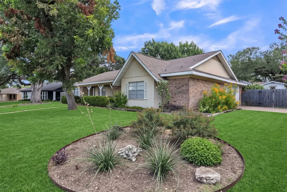 3256 Village Park Drive Waco, TX 76708