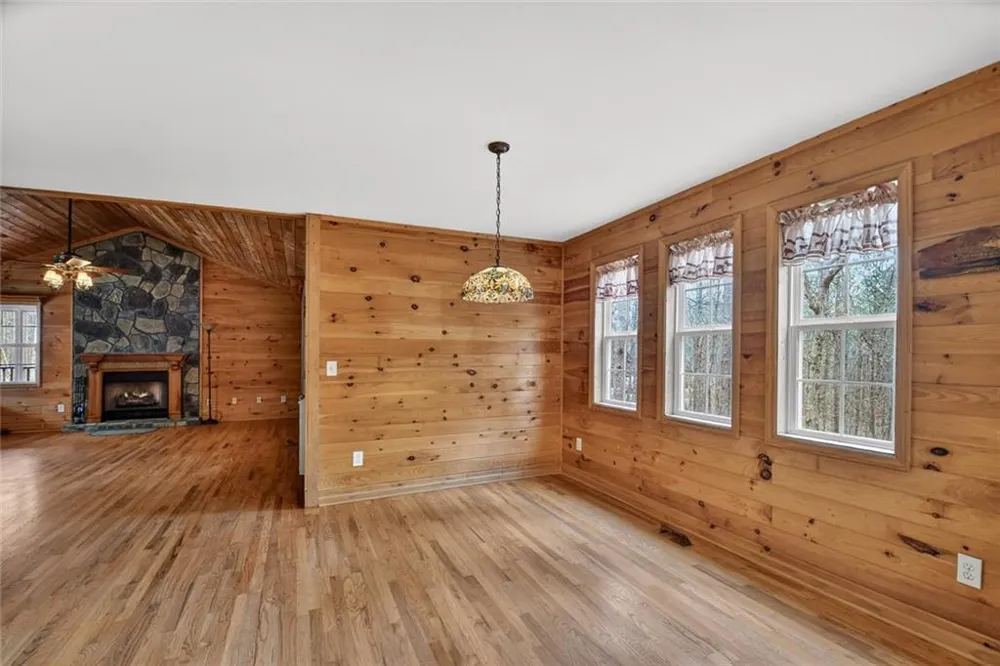 144 Emerald Cove Ellijay, GA 30705