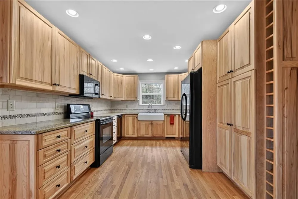 144 Emerald Cove Ellijay, GA 30705