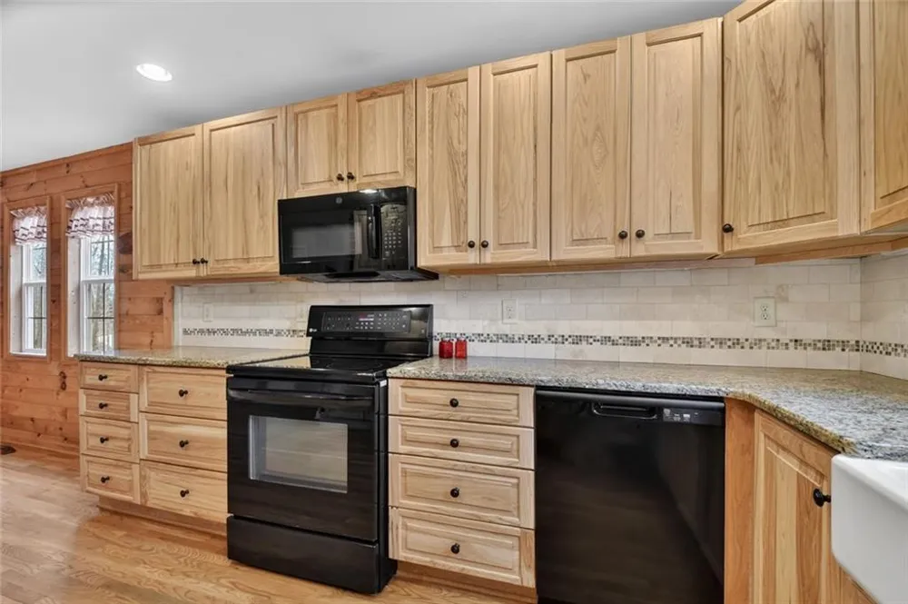 144 Emerald Cove Ellijay, GA 30705