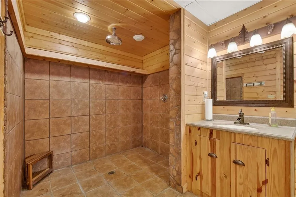 144 Emerald Cove Ellijay, GA 30705