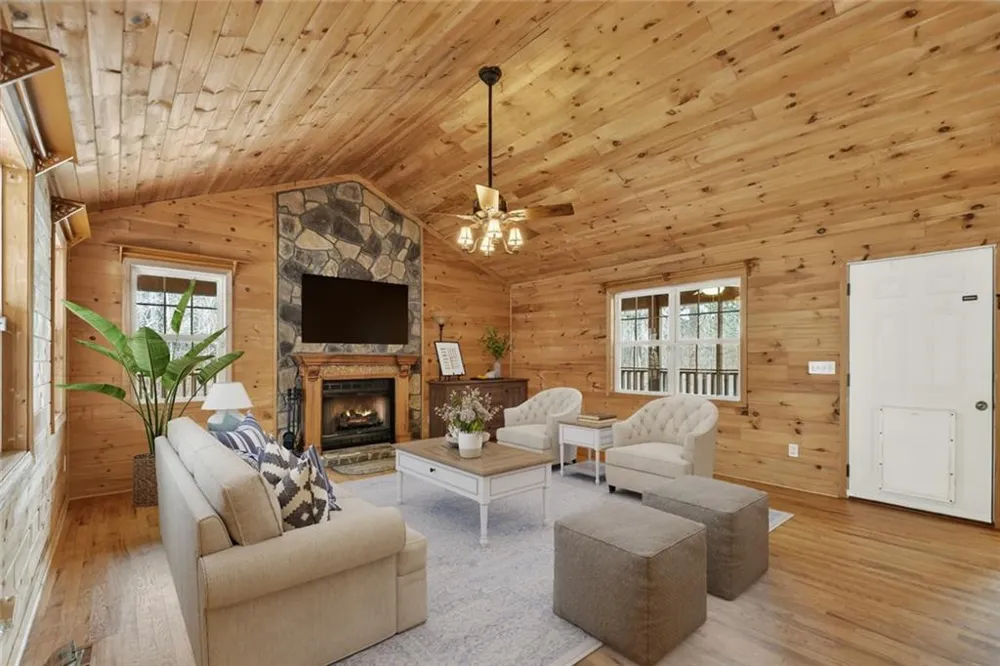 144 Emerald Cove Ellijay, GA 30705
